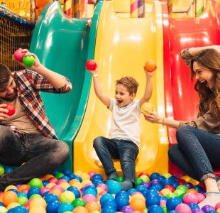  [[unterstrichen_Indoor-Spielplatz ]] 